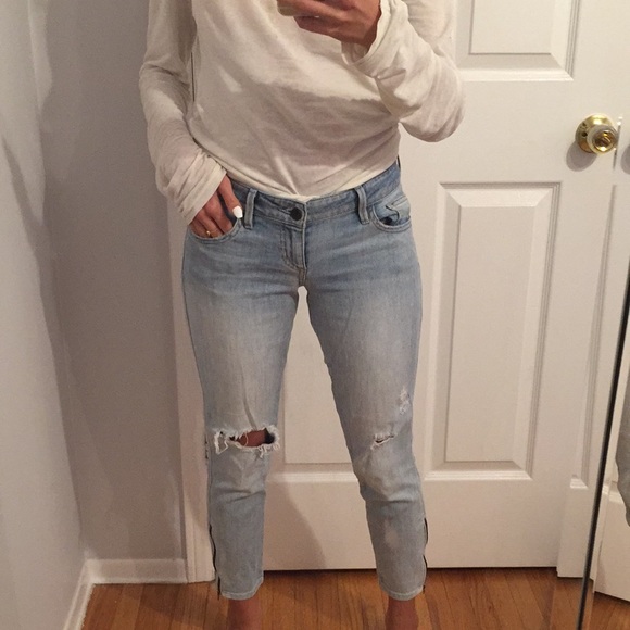 Low rise guess jeans (ripped knee) - Picture 1 of 4